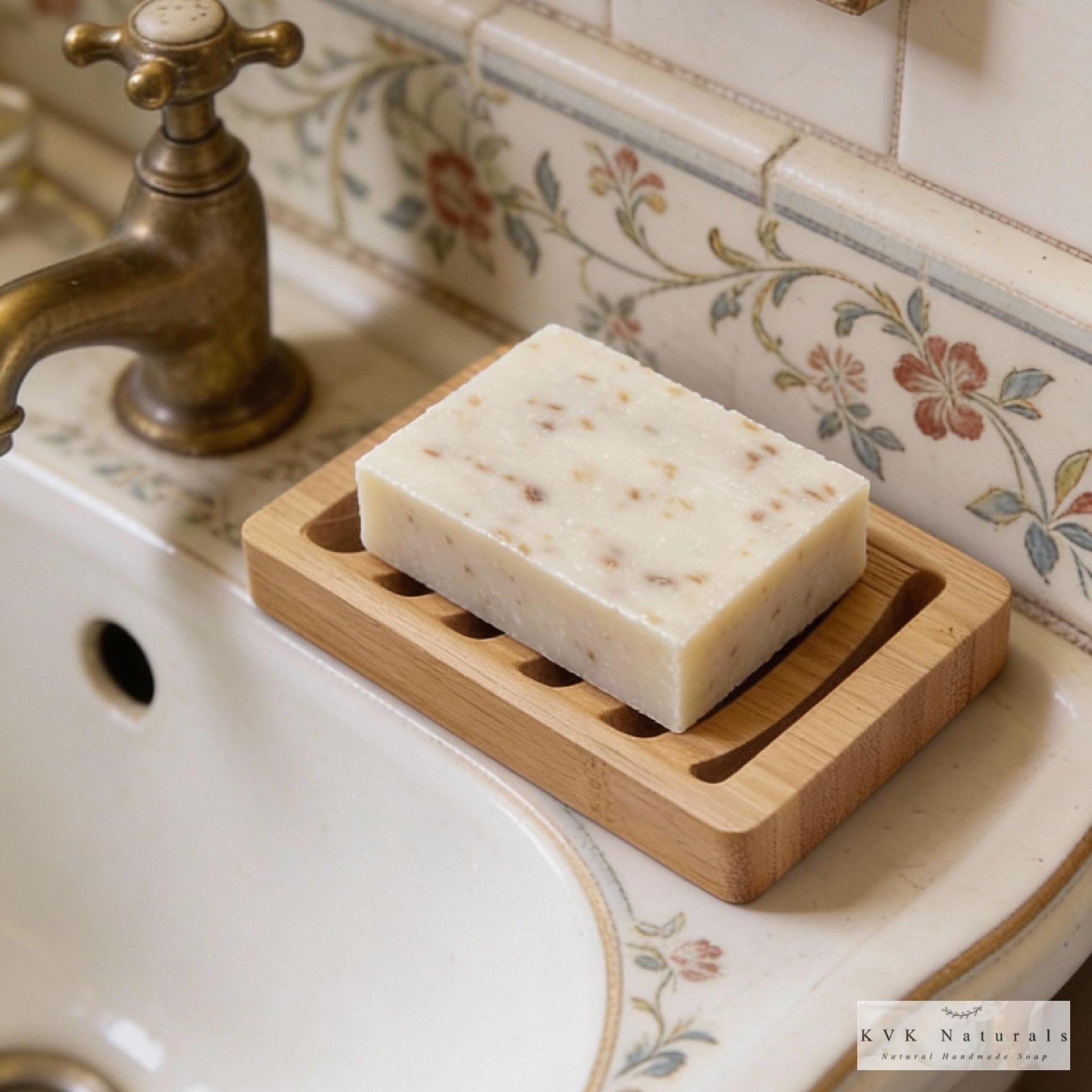 Eco-Friendly Bamboo Wood Soap Dish: Soap Saver with Non-Slip Pads